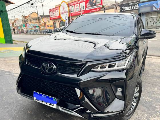 TOYOTA HILUX SW4 2.8 D-4D TURBO DIESEL DIAMOND 7L 4X4 AUTOMÁTICO