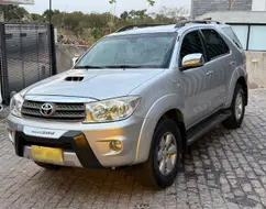 TOYOTA HILUX SW4 3.0 SRV 4X4 7 LUGARES 16V TURBO INTERCOOLER DIESEL 4P AUTOMÁTICO TOYOTA HILUX SW4 3.0 SRV 4X4 7 LUGARES 16V TURBO INTERCOOLER DIESEL 4P AUTOMÁTICO