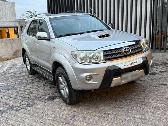 TOYOTA-HILUX SW4-2010