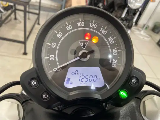TRIUMPH-BONNEVILLE BOBBER 1200-2020