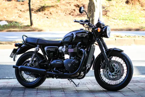 TRIUMPH BONNEVILLE T120 BLACK 1200 