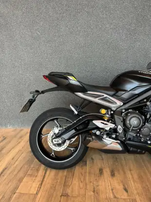 TRIUMPH-STREET TRIPLE 765 RS-2021