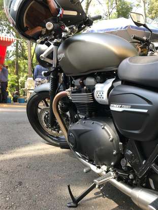 TRIUMPH-STREET TWIN-2020