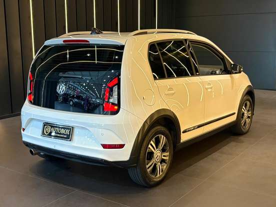 VOLKSWAGEN-CROSS UP-2017