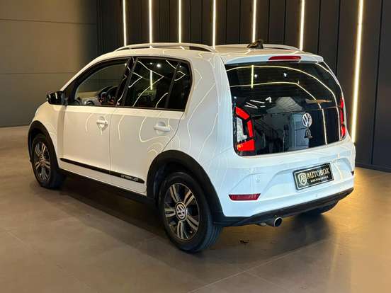 VOLKSWAGEN-CROSS UP-2017