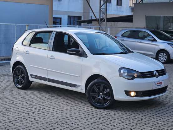 VOLKSWAGEN-POLO-2012