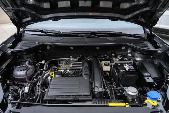 VOLKSWAGEN-TAOS-2025
