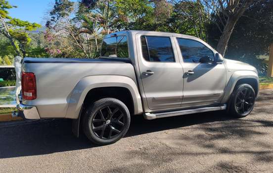 VOLKSWAGEN-AMAROK-2013