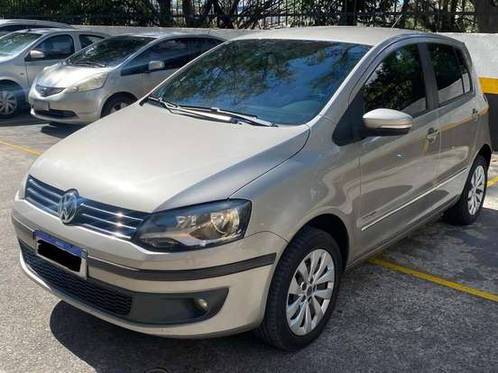 VOLKSWAGEN-FOX-1.6 MI HIGHLINE 8V FLEX 4P AUTOMATIZADO VOLKSWAGEN-FOX-2013