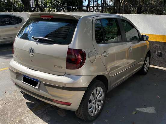VOLKSWAGEN-FOX-1.6 MI HIGHLINE 8V FLEX 4P AUTOMATIZADO VOLKSWAGEN-FOX-2013