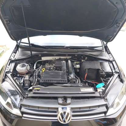 VOLKSWAGEN-GOLF-2014