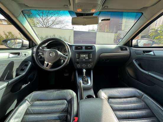 VOLKSWAGEN-JETTA-2014