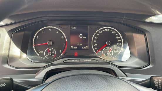 VOLKSWAGEN-POLO-2017