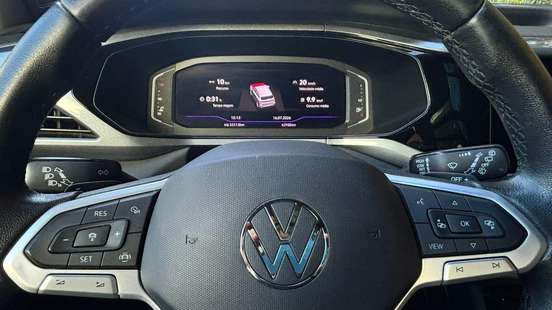 VOLKSWAGEN-TAOS-2022