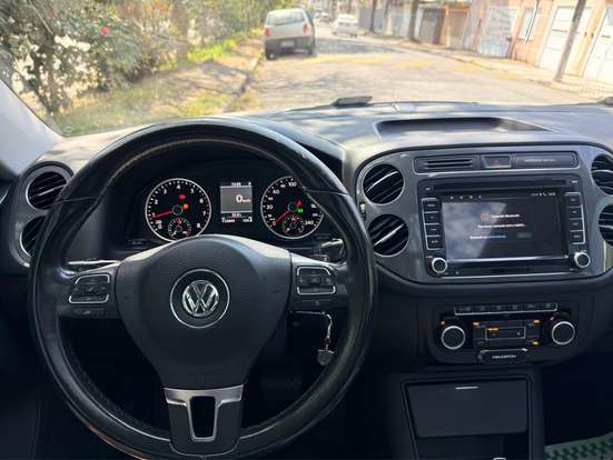 VOLKSWAGEN-TIGUAN-2012