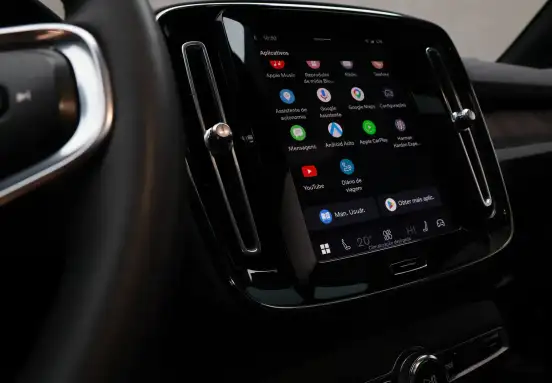 VOLVO-C40-2023
