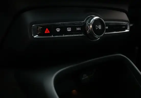 VOLVO-C40-2023
