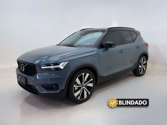 VOLVO-XC40-2021