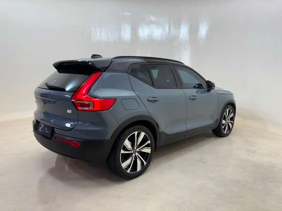 VOLVO-XC40-2021