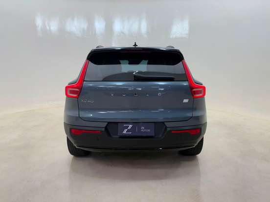 VOLVO-XC40-2021