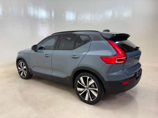 VOLVO-XC40-2021