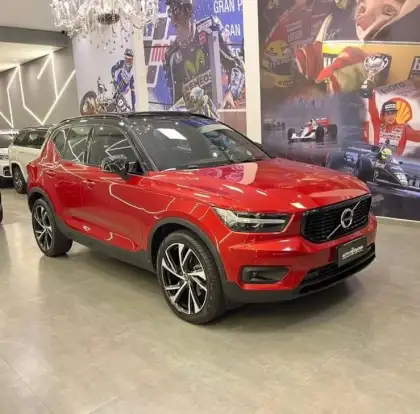 VOLVO-XC40-2018
