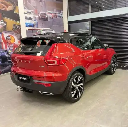 VOLVO-XC40-2018