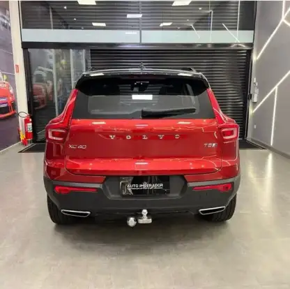 VOLVO-XC40-2018