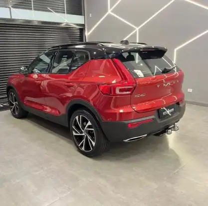 VOLVO-XC40-2018