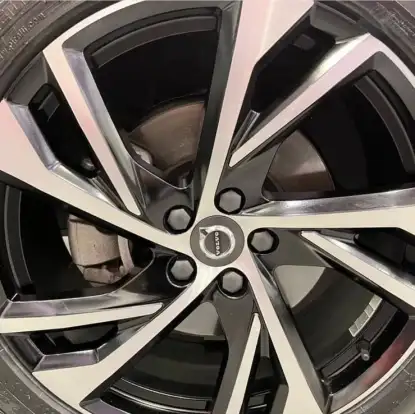 VOLVO-XC40-2018