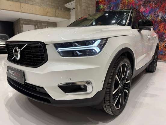 VOLVO-XC40-2019