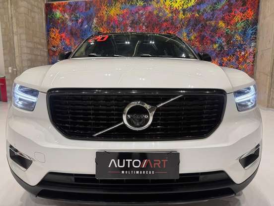 VOLVO-XC40-2019