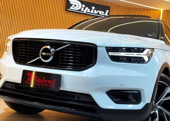VOLVO-XC40-2019