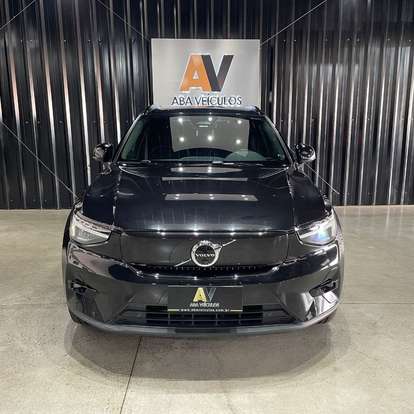 VOLVO-XC40-2022