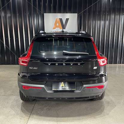 VOLVO-XC40-2022