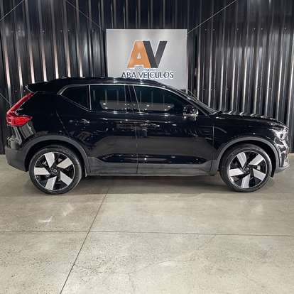 VOLVO-XC40-2022