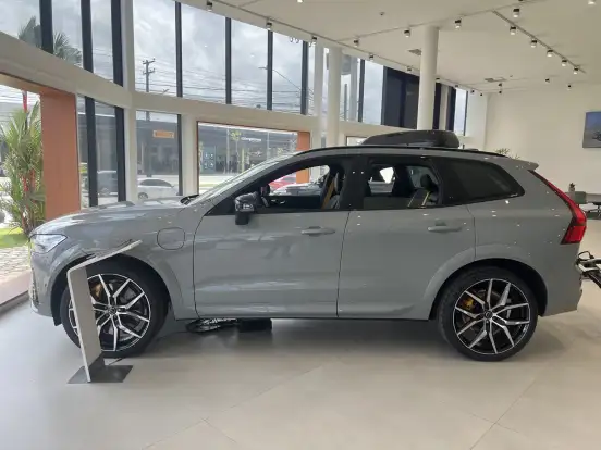 VOLVO-XC60-2025