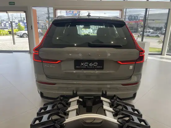 VOLVO-XC60-2025