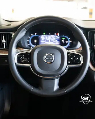 VOLVO-XC60-2023