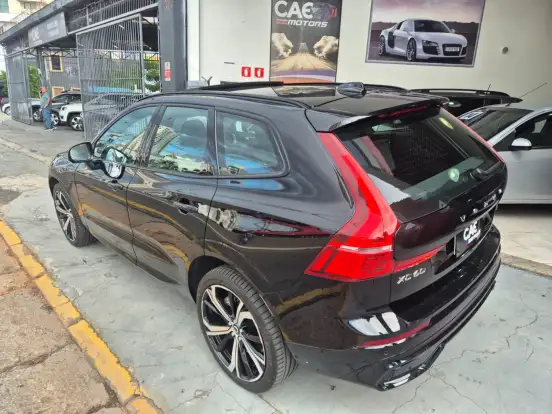 VOLVO-XC60-2023