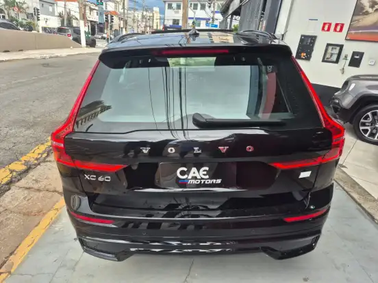VOLVO-XC60-2023