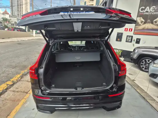 VOLVO-XC60-2023