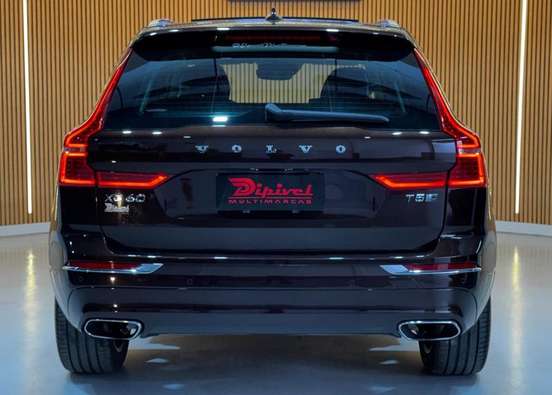 VOLVO-XC60-2018
