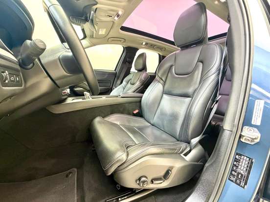 VOLVO-XC60-2018