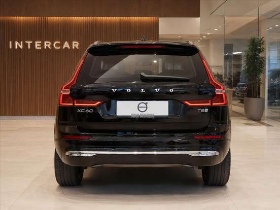 VOLVO-XC60-2025