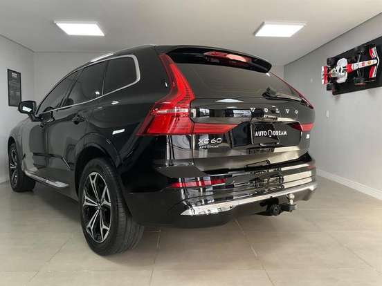 VOLVO-XC60-2021