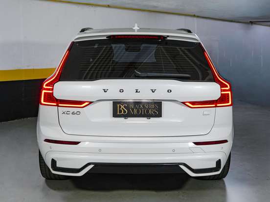 VOLVO-XC60-2022