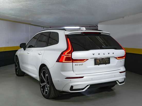 VOLVO-XC60-2022