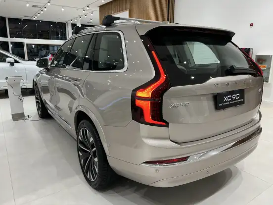 VOLVO-XC90-2025