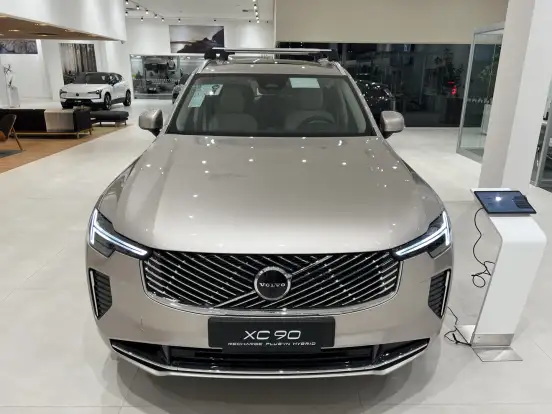 VOLVO-XC90-2025